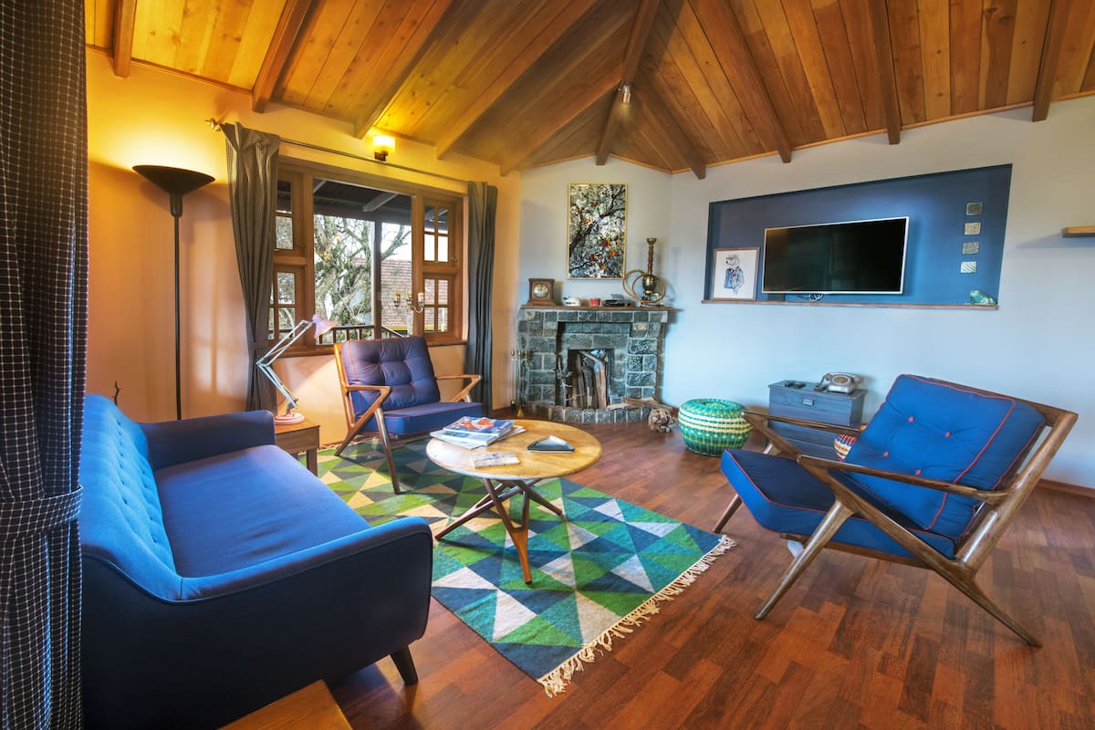 Family Suite with Fireplace | Living area | Flat-screen TV