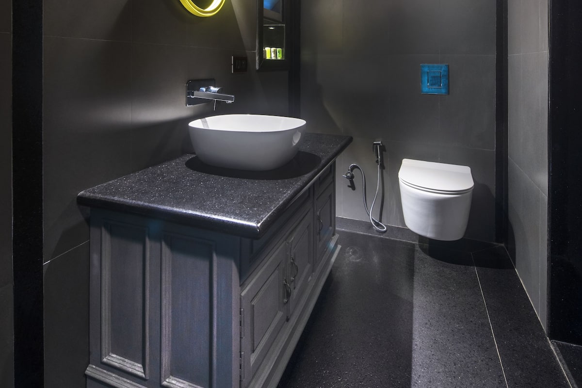 sun room with valley view | bathroom | shower, free toiletries, slippers, towels