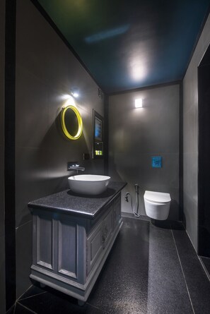 Rom – classic, 1 soverom, dalutsikt | Bad | Dusj, toalettartikler (inkludert), tøfler og håndklær