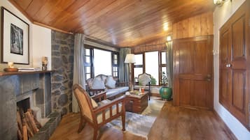 Signature Suite with Fireplace | 1 bedroom, desk, iron/ironing board, rollaway beds