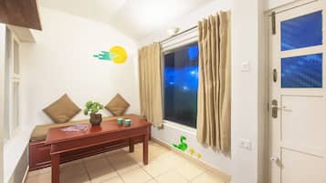 Travellers Room Plus+ | Iron/ironing board, bed sheets