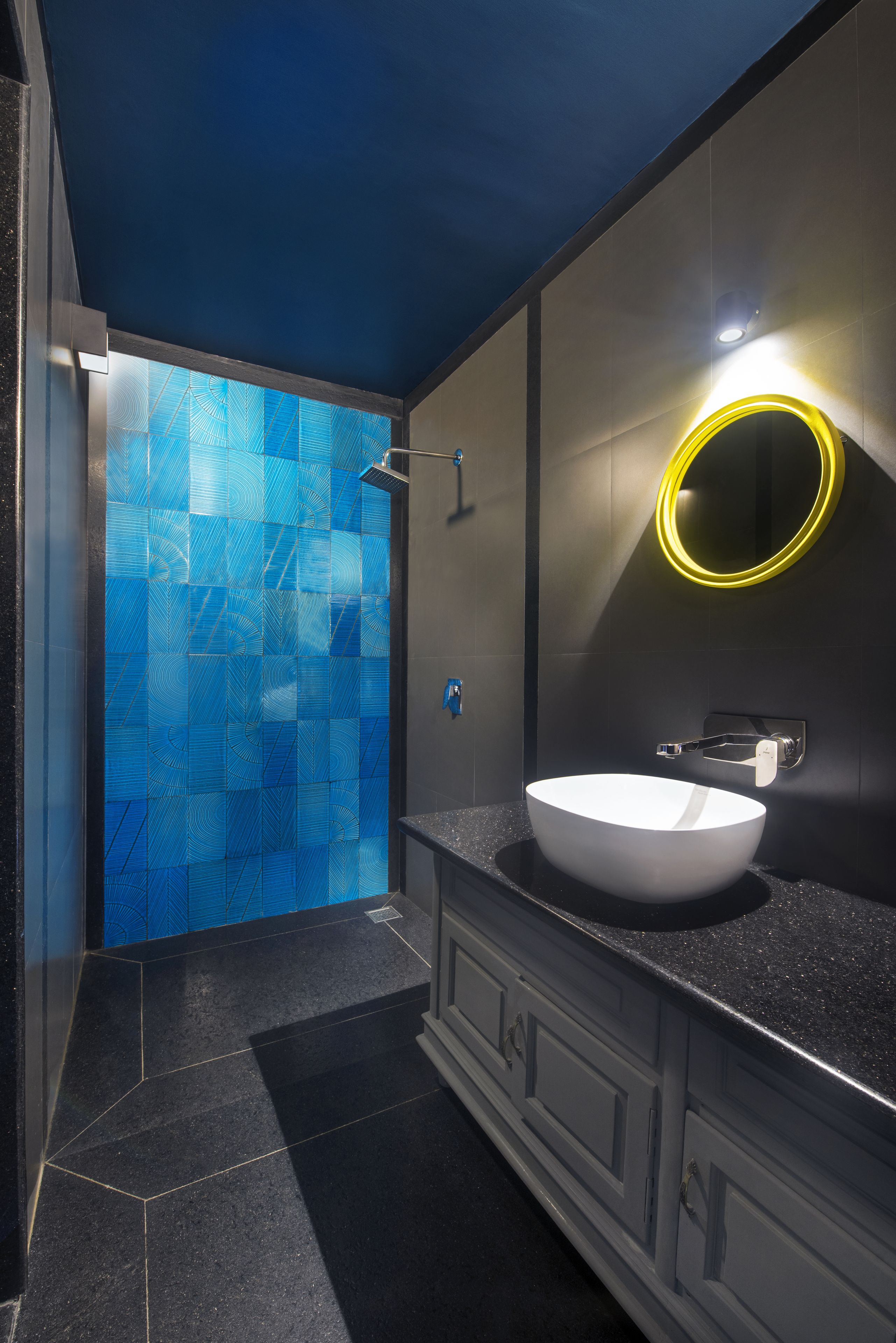 shower, free toiletries, slippers, towels