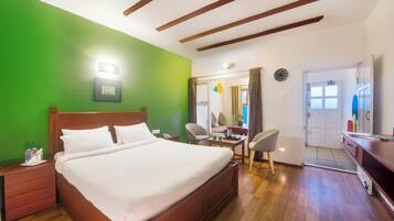 Iron/ironing board, bed sheets