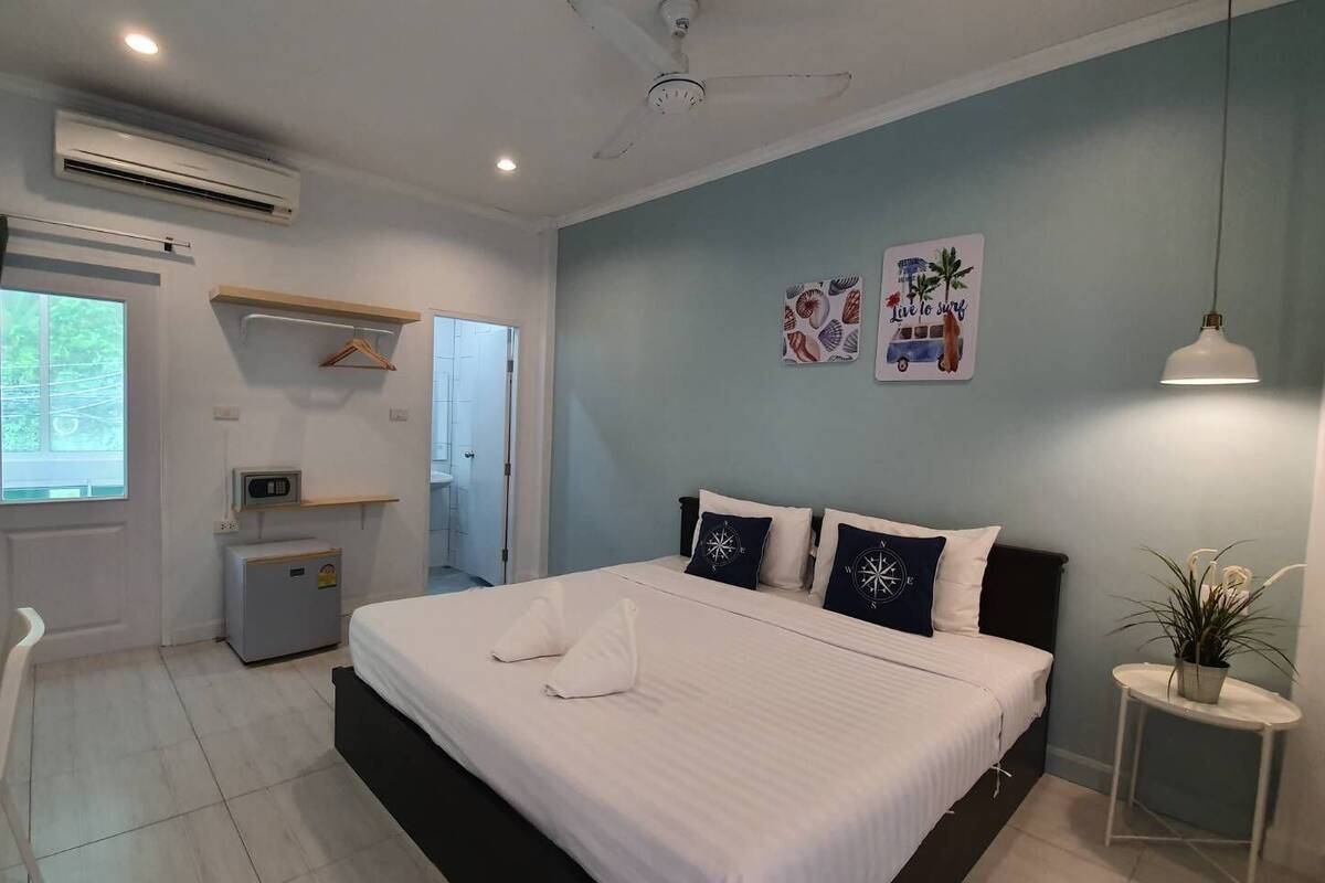 Standard Double Room - Road View | Cofres nos quartos, Wi-Fi de cortesia