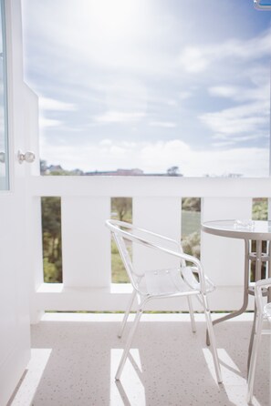 Standard Room | Balcony view - Wynn House (Karon)