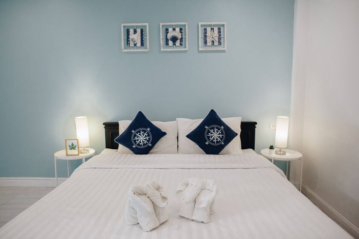 Standard Double Room with Balcony - Basement floor | Cofres nos quartos, Wi-Fi de cortesia