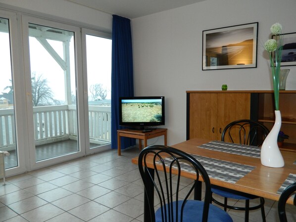 Apartment, 2 Bedrooms, Balcony, Ocean View (#14) | In-room dining