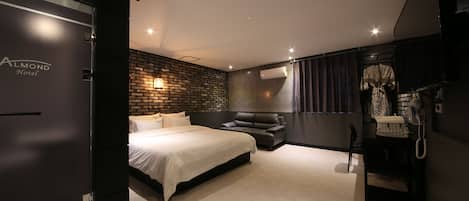 Standard Double Room | Individually decorated, individually furnished, desk, blackout drapes