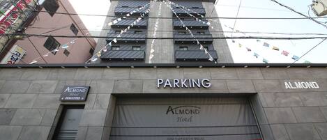 Fachada de la propiedad