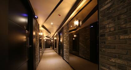 Gupo Station Almond Hotel
