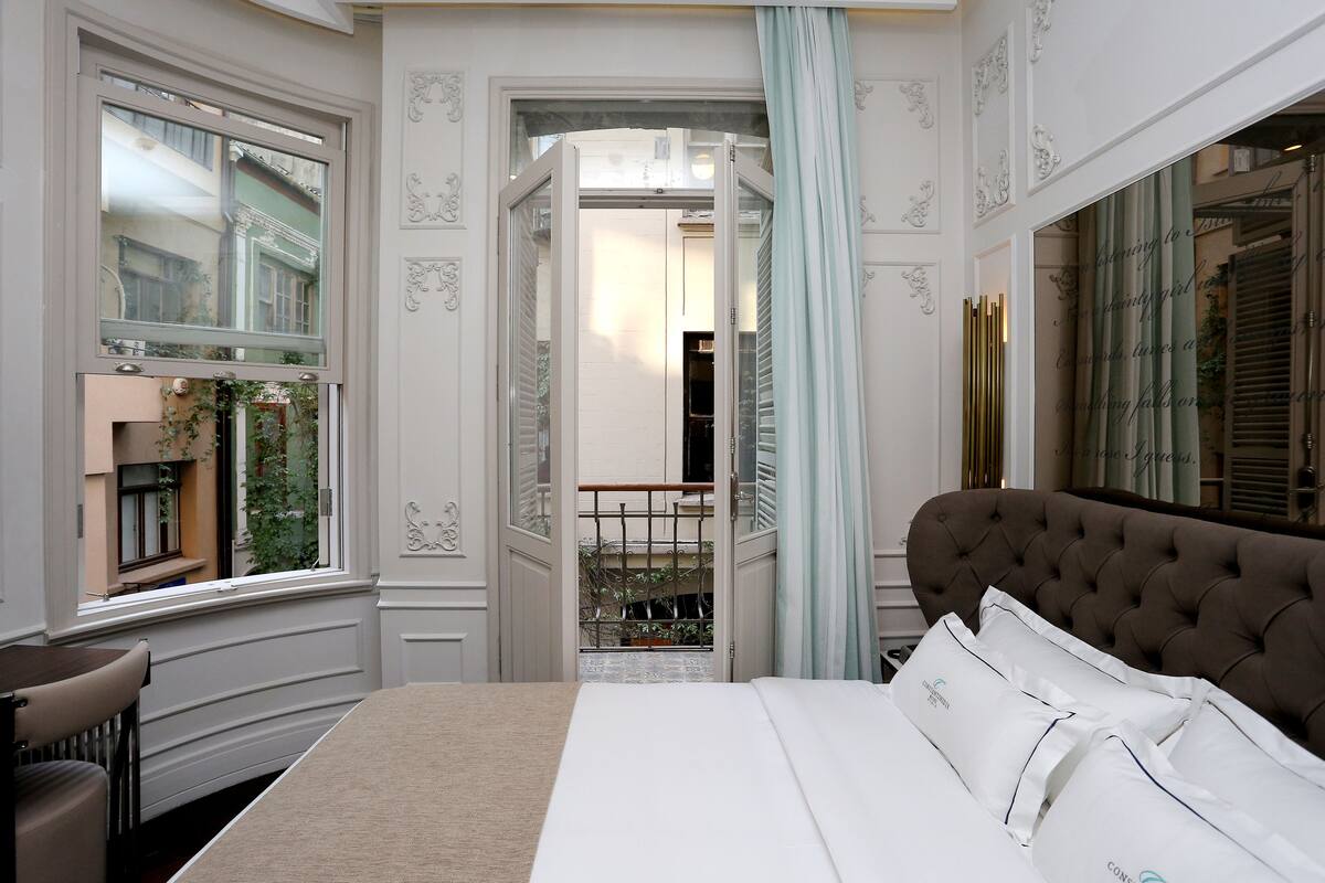Chambre Standard, balcon | Literie de qualité supérieure, minibar, coffres-forts dans les chambres
