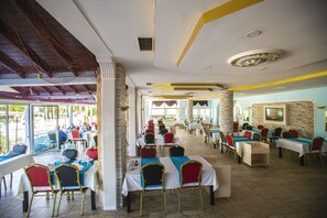 Breakfast and dinner served - Grand Hermes Hotel (Anamur)