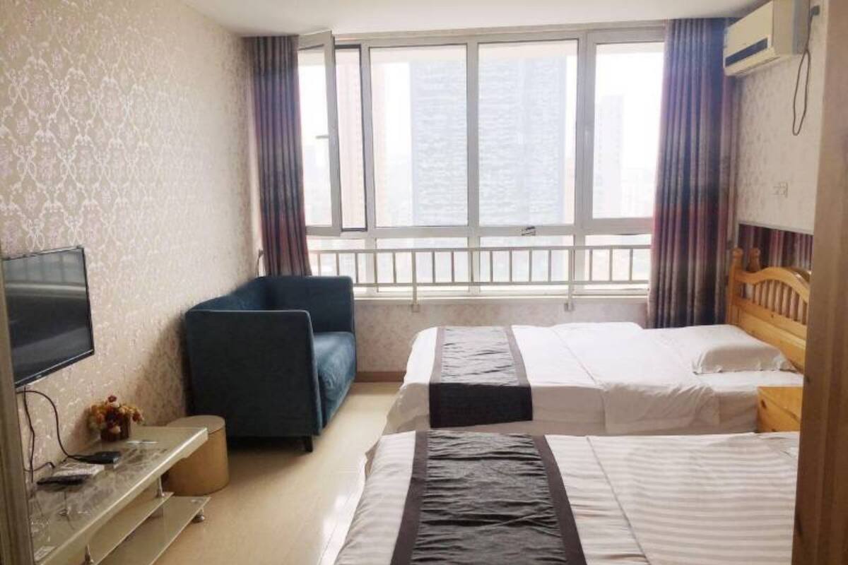 Superior-Dreibettzimmer | Schreibtisch, Verdunkelungsvorhänge, kostenloses WLAN