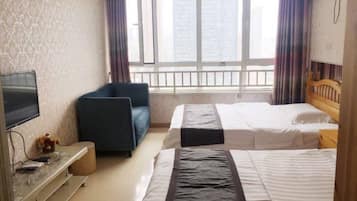 Superior-Dreibettzimmer | Schreibtisch, Verdunkelungsvorhänge, kostenloses WLAN