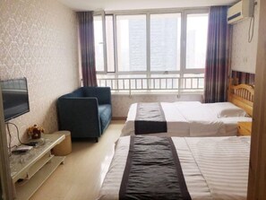 Superior-Dreibettzimmer | Schreibtisch, Verdunkelungsvorhänge, kostenloses WLAN