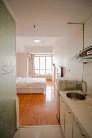 Standard-Doppelzimmer | Schreibtisch, Verdunkelungsvorhänge, kostenloses WLAN