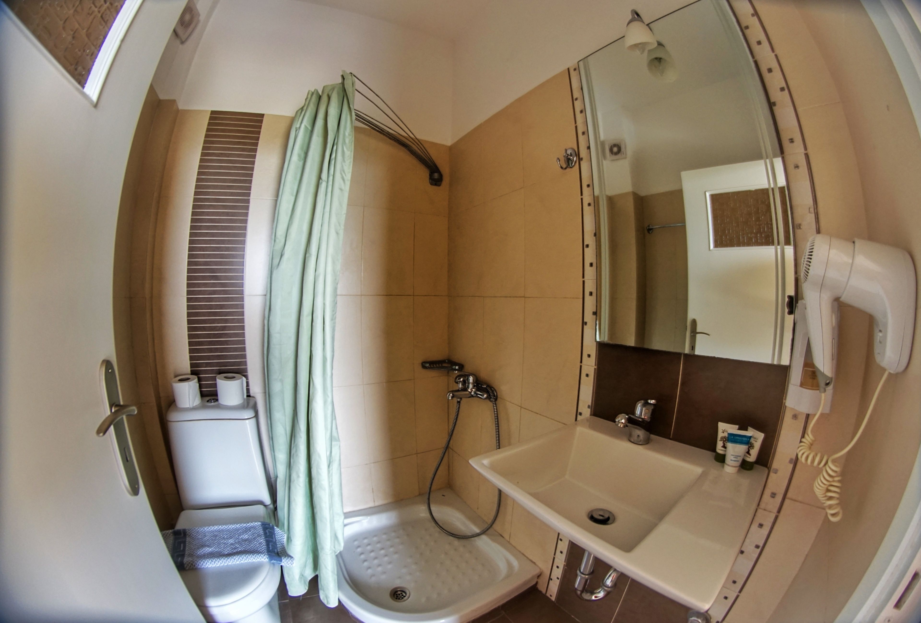 premium triple room, sea view | bathroom | shower, free toiletries, hair dryer, towels