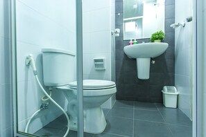 1-Bedroom Deluxe Apartment  | Bathroom