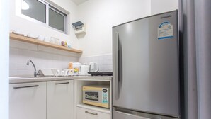 1-Bedroom Classic Apartment | Private kitchenette | Full-size fridge, microwave, stovetop, electric kettle