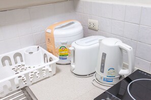 1-Bedroom Classic Apartment | Private kitchenette | Full-size fridge, microwave, stovetop, electric kettle