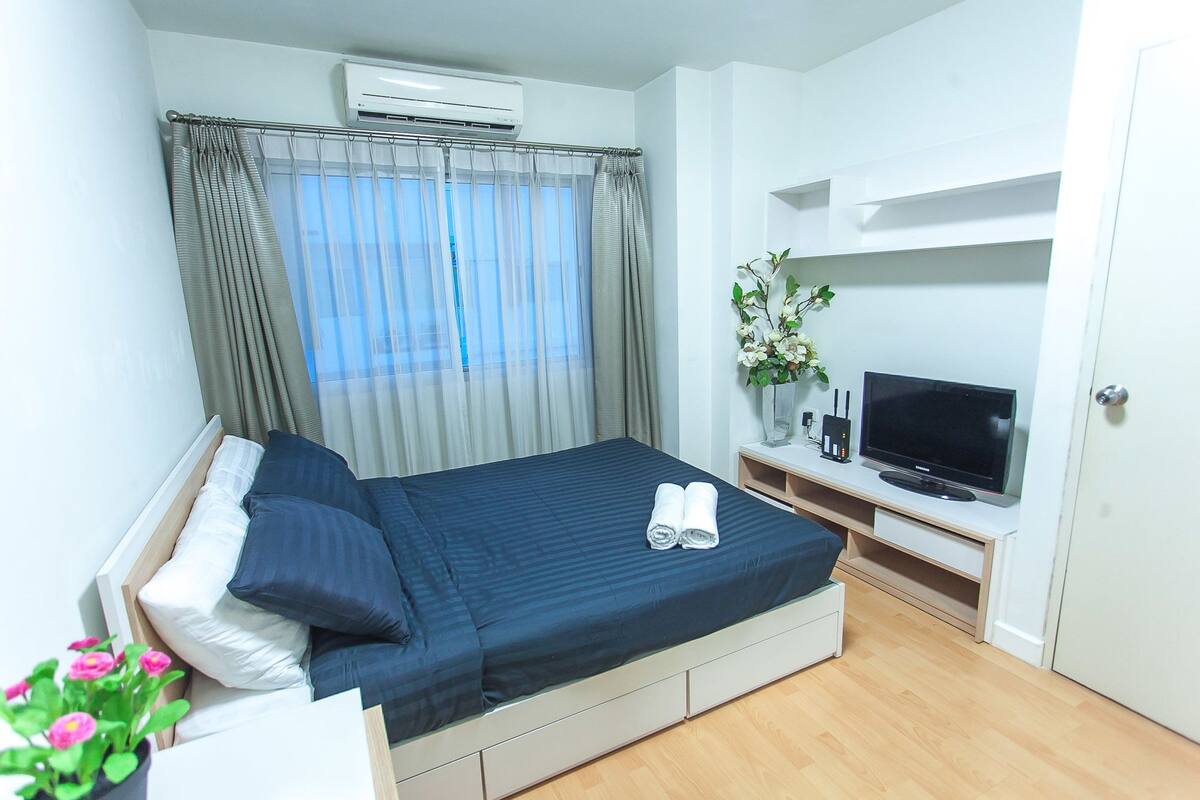 1-Bedroom Deluxe Apartment  | Blackout curtains, rollaway beds, free WiFi