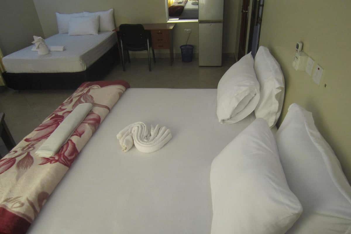 Desk, soundproofing, free WiFi, bed sheets