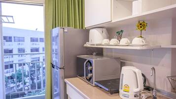 2-Bedroom Deluxe Apartment | Private kitchenette | Full-sized fridge, microwave, stovetop, cookware/dishes/utensils
