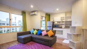 2-Bedroom Deluxe Apartment | Living room