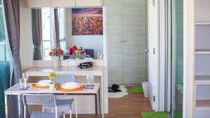 1-Bedroom Superior Apartment | Living area