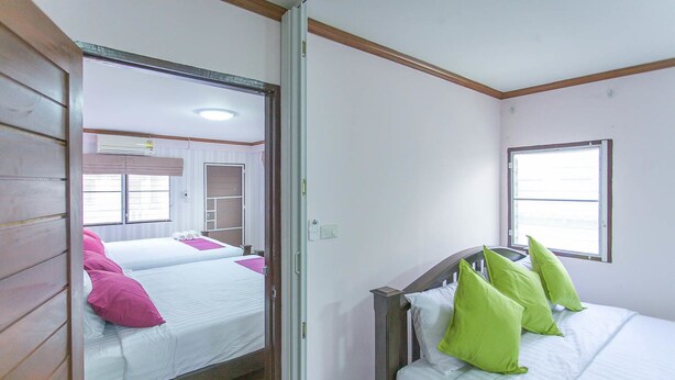 2 Bedrooms House