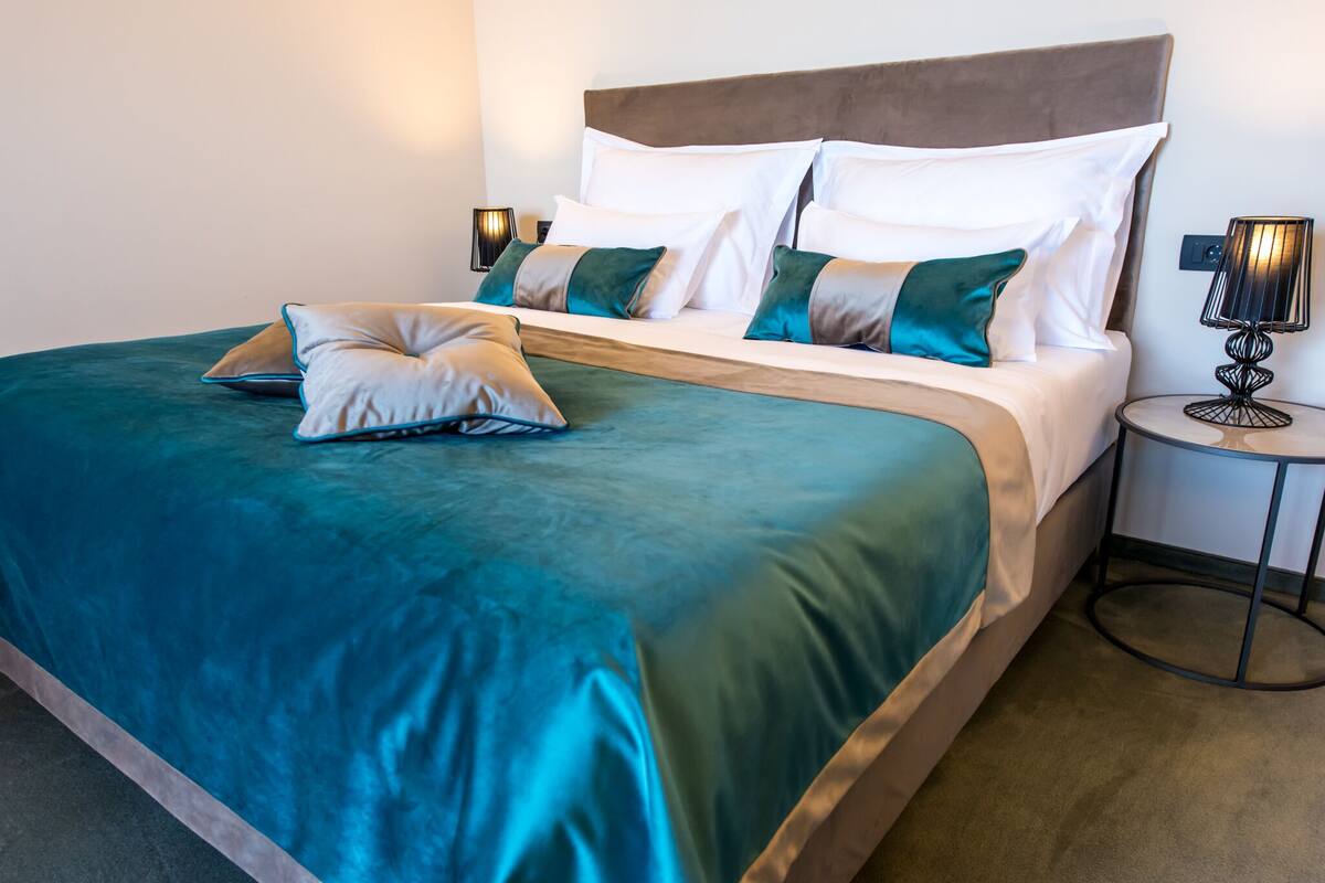 Premium Room (Deluxe) | Minibar, in-room safe, soundproofing, WiFi (free)