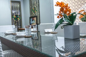 3 Bedrooms House  | In-room dining - Bang Pu House Close by The Beach (Samut Prakan)