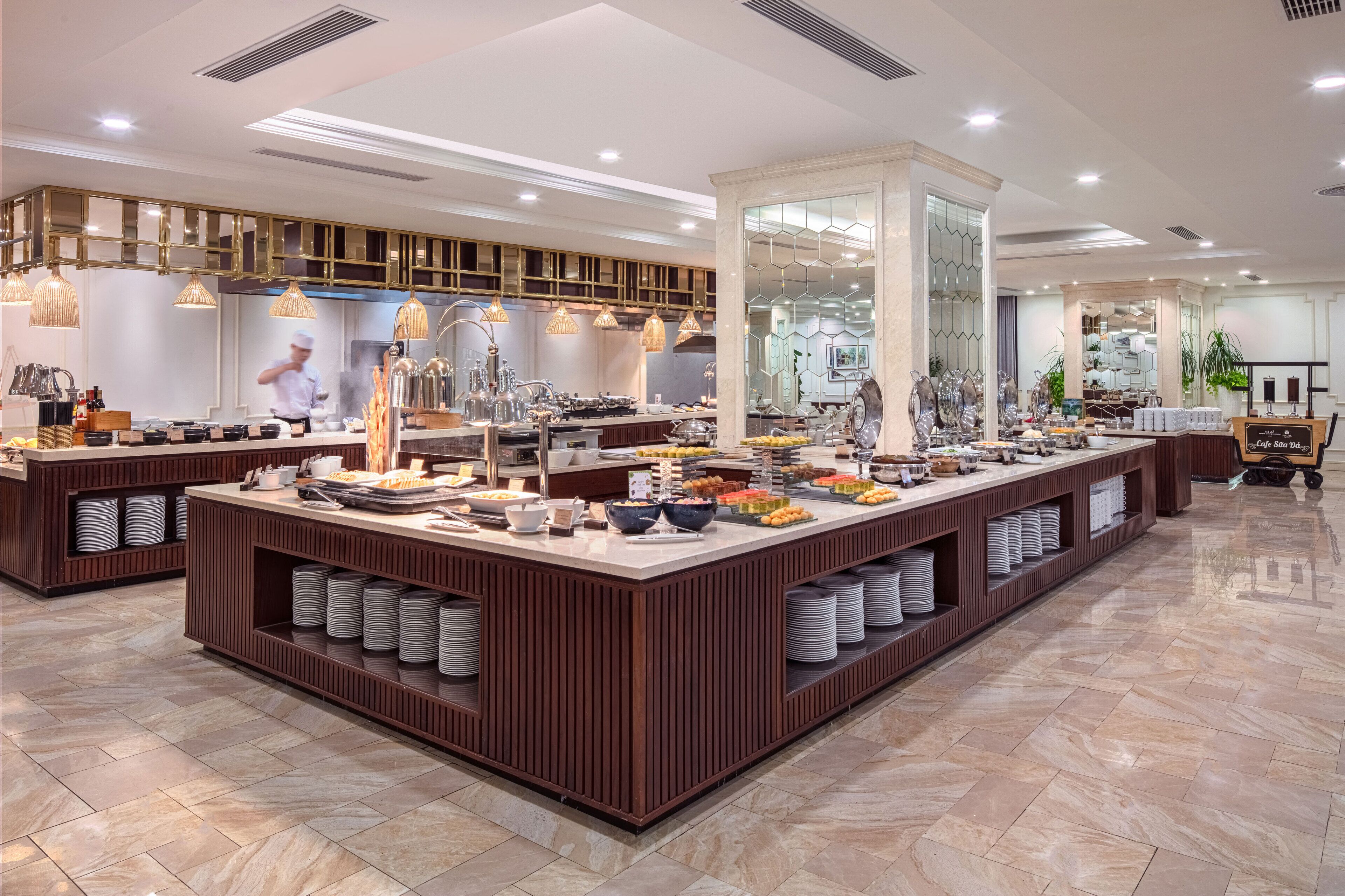 daily buffet breakfast (vnd 280000 per person)