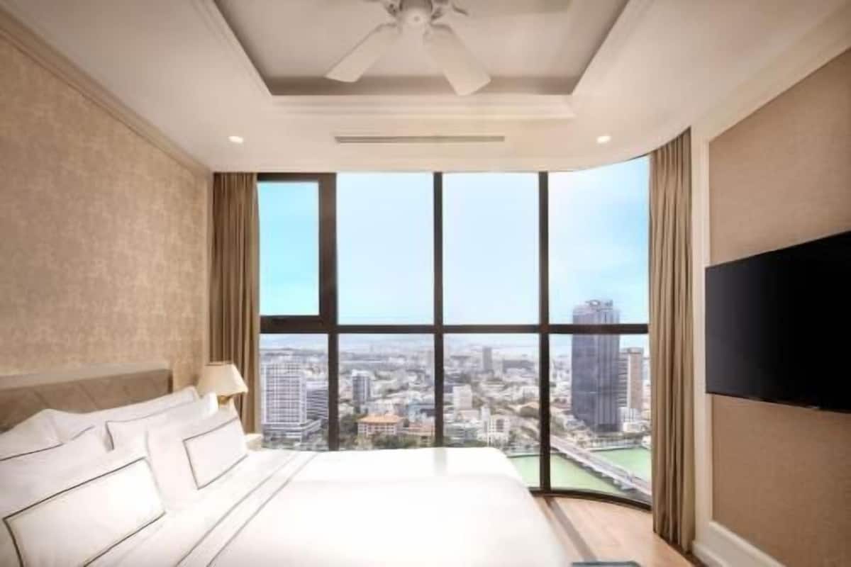 Minibar, in-room safe, desk, blackout drapes