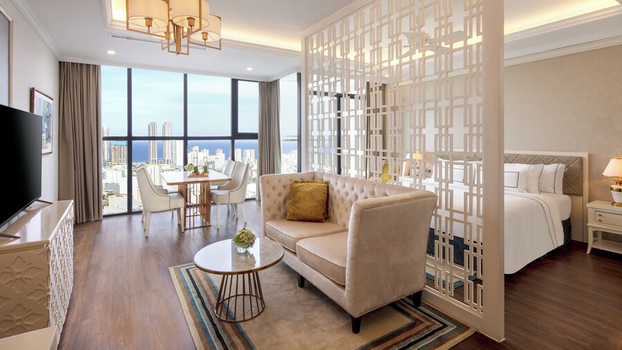 Melia Vinpearl Danang Riverfront
