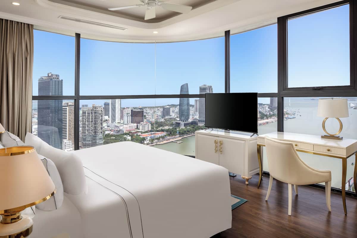 1 bedroom, minibar, in-room safe, desk