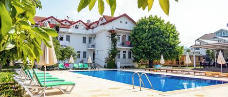 Traditional Bungalow | 2 bedrooms, desk, laptop workspace, soundproofing