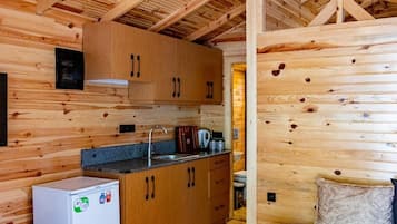 Traditional Bungalow | 2 bedrooms, desk, laptop workspace, soundproofing
