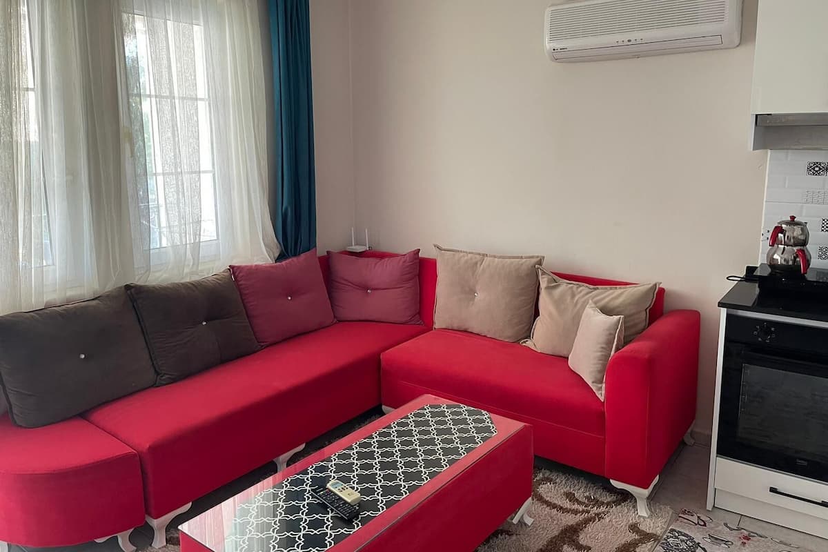 Apartament familiar | 2 dormitoris, escriptori i espai de treball apte per a portàtils