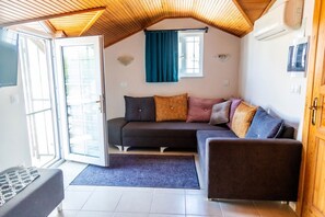 Family Apartment | Desk, laptop workspace, soundproofing, free WiFi - Tugay Hotel (Fethiye)