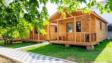 Traditional Bungalow | 2 bedrooms, desk, laptop workspace, soundproofing