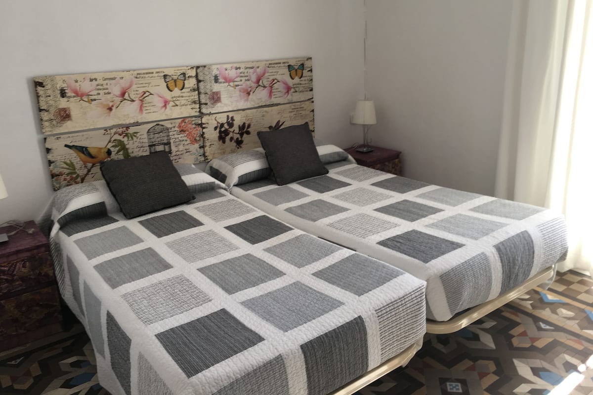 Quarto casal ou duplo, sacada | Quartos à prova de som, Wi-Fi de cortesia, roupa de cama