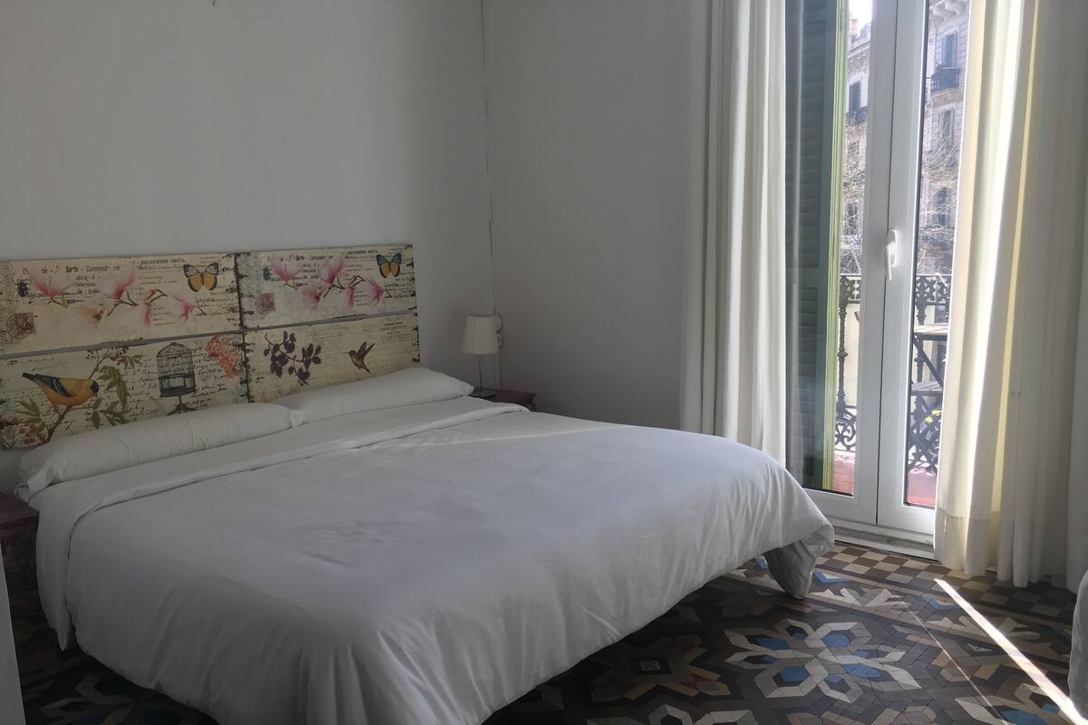 Quarto casal ou duplo família | Quartos à prova de som, Wi-Fi de cortesia, roupa de cama