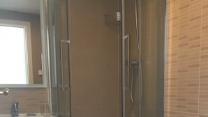 Double or Twin Room, Balcony | Bathroom - Hostal Eixample (Barcelona)