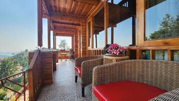 Family Cottage | Balcony