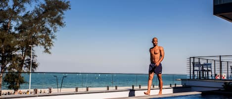 Outdoor pool, pool loungers