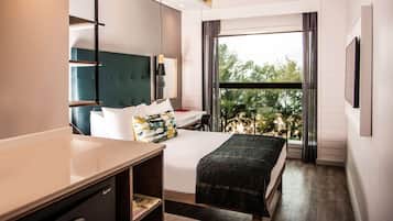 Standard Double Room | In-room safe, desk, blackout drapes, soundproofing