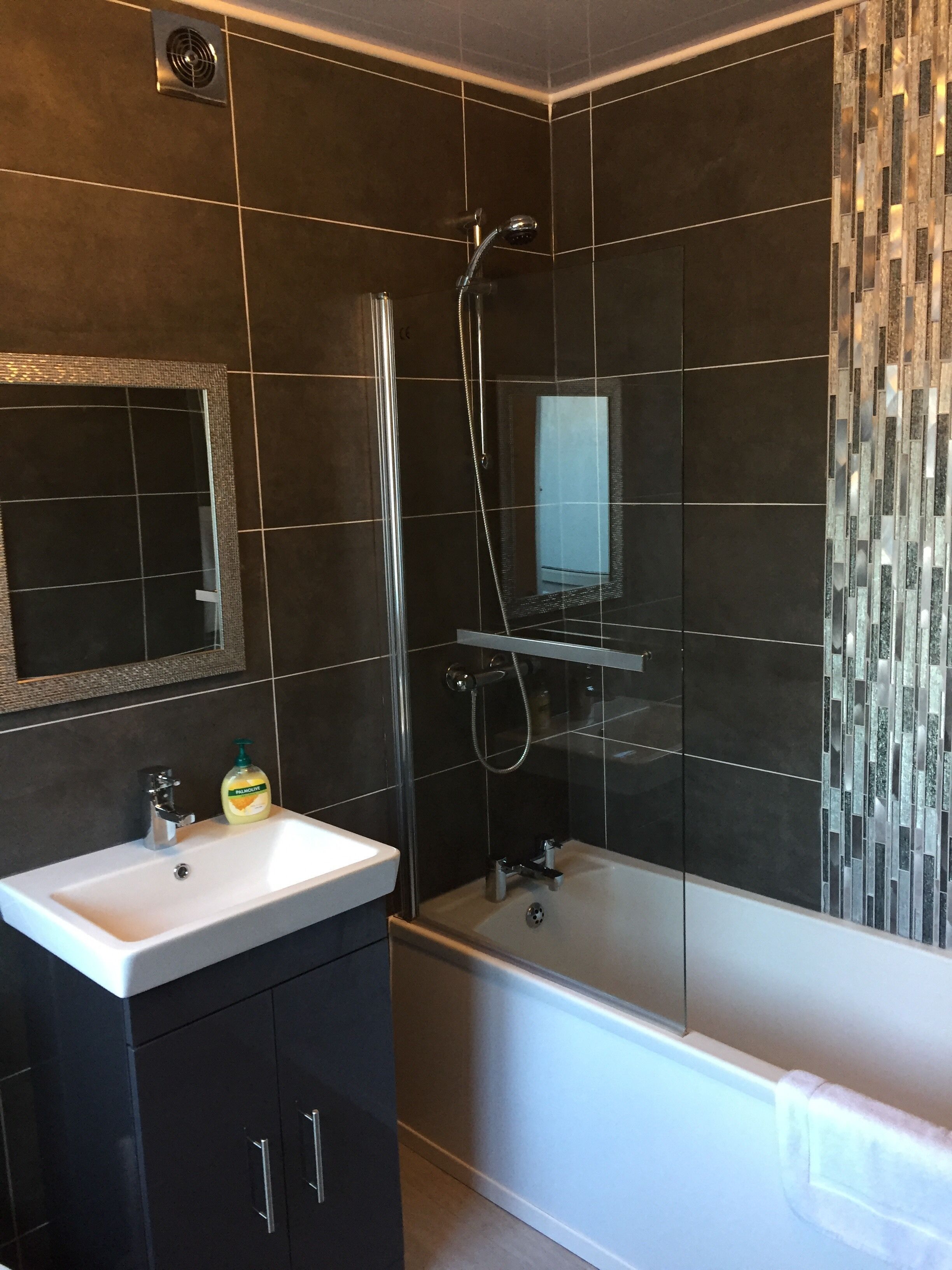 Cottage, 2 Bedrooms (Chester Cottage) | Bathroom | Combined shower/tub, free toiletries, hair dryer, towels