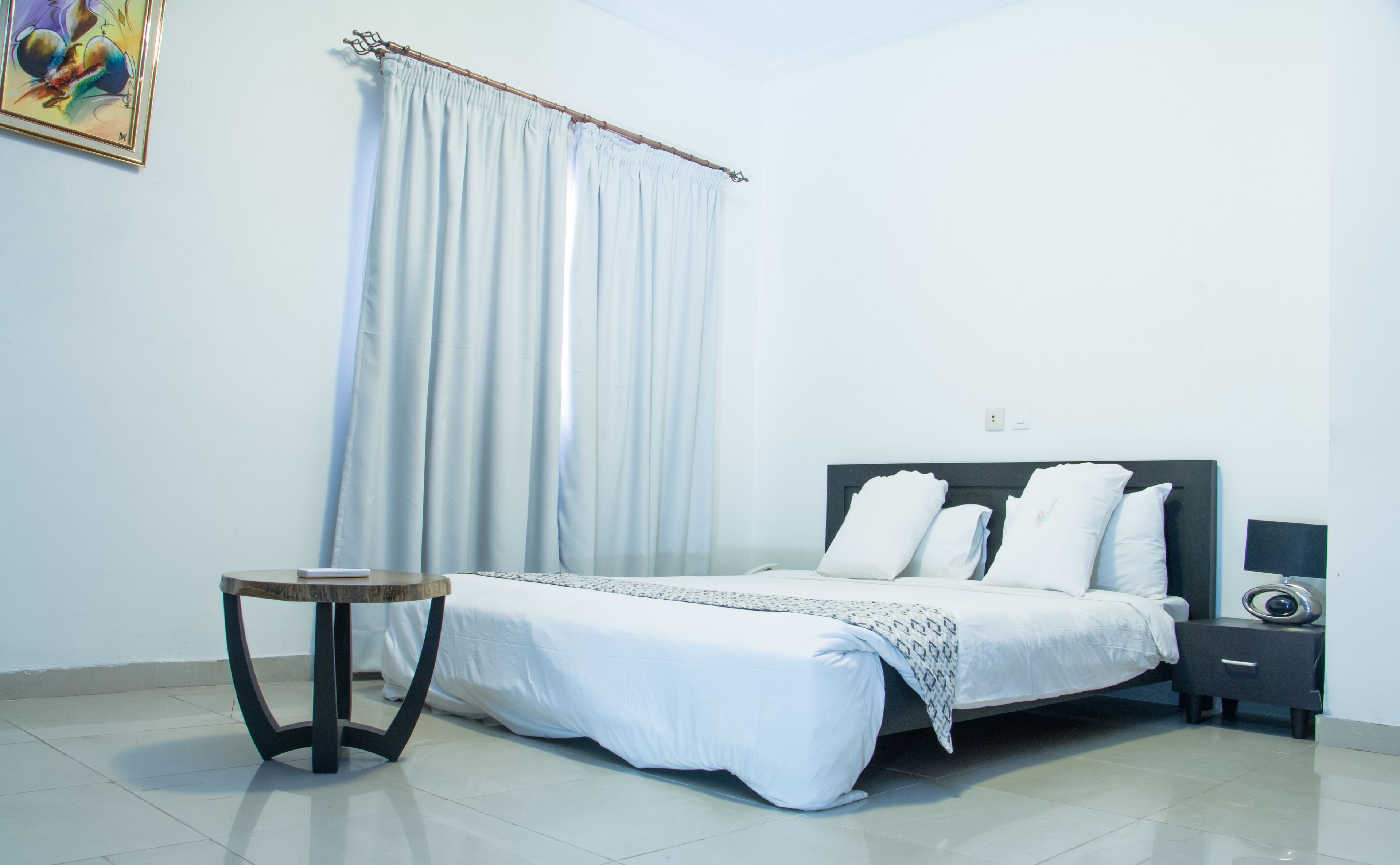 Suite | Desk, blackout curtains, soundproofing, cots/infant beds