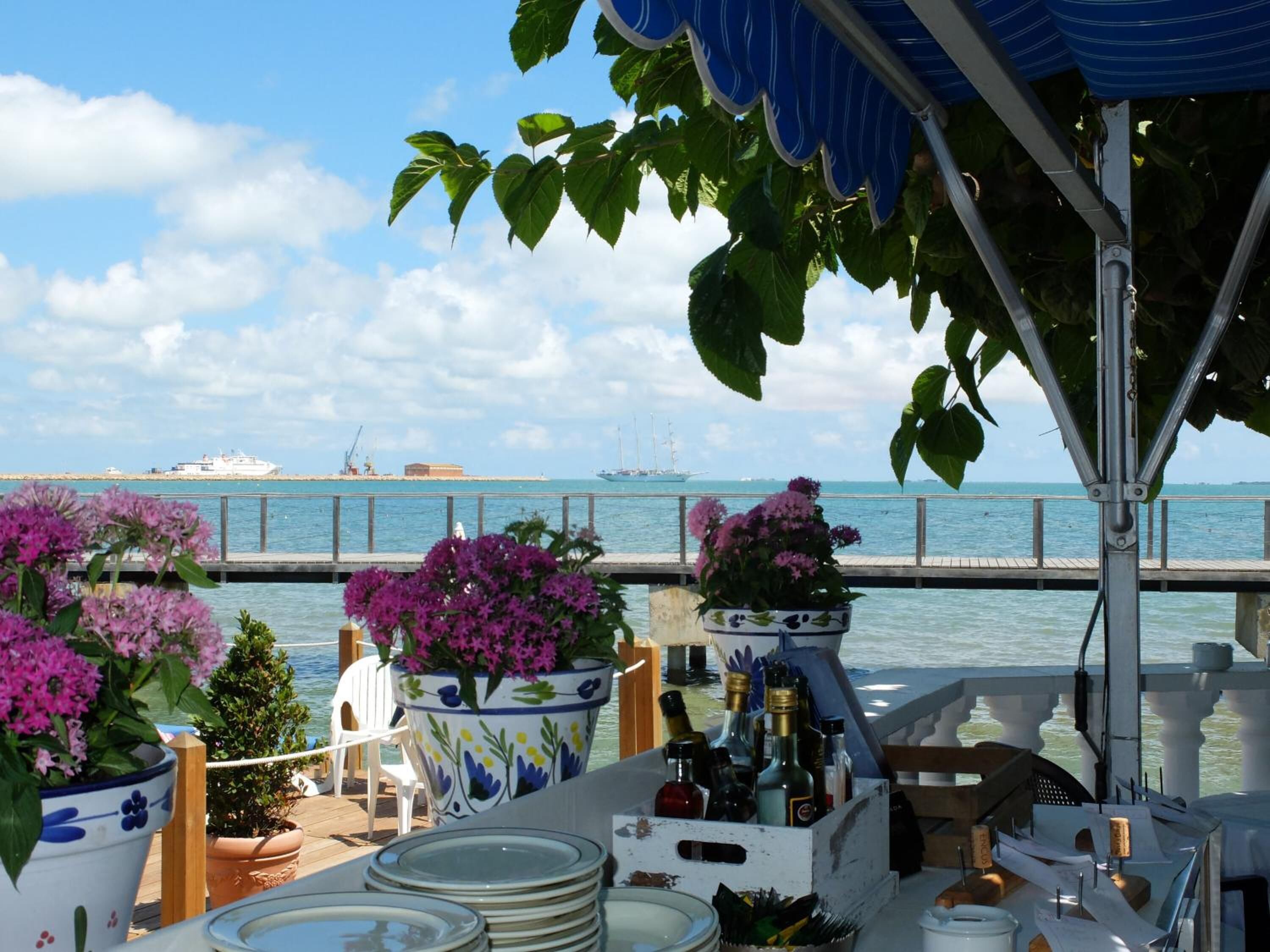 breakfast, lunch and dinner served